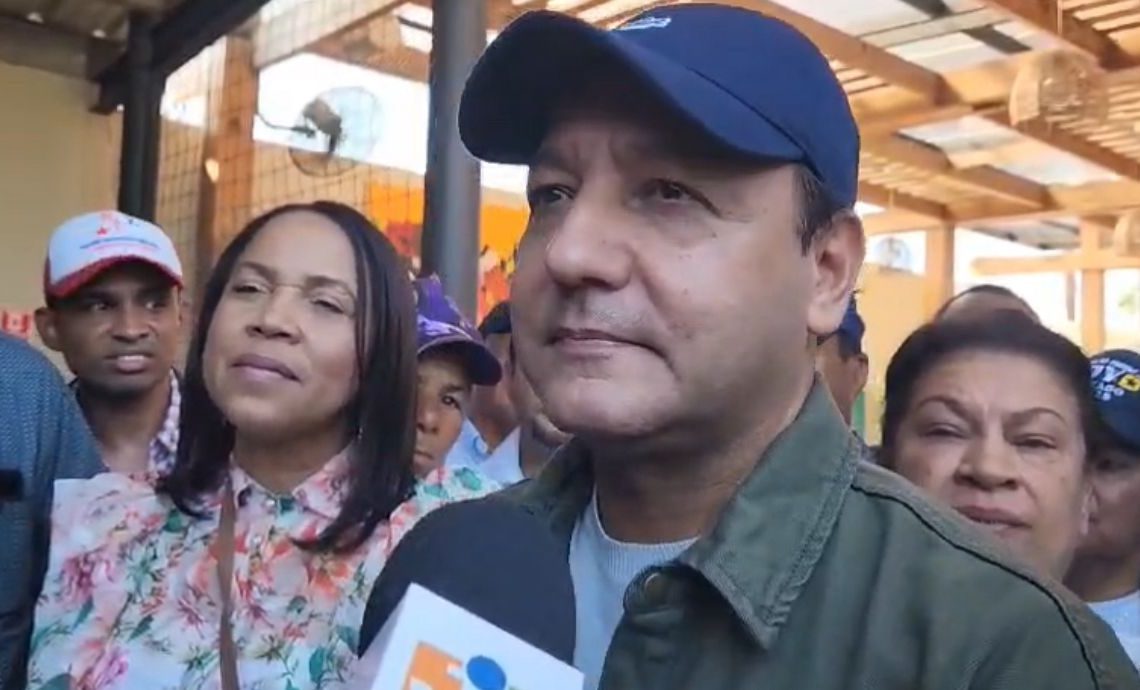 Abel Martínez en su visita por Dajabón