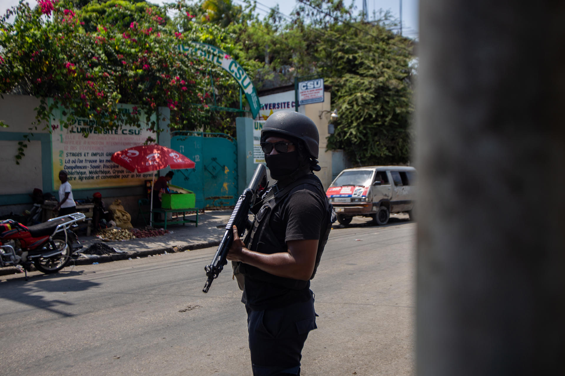 Puerto Príncipe pasó del tableteo de las armas a una relativa calma, este sábado