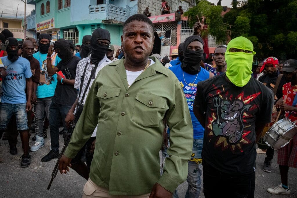 Bandas haitianas utilizan Hospital General como cuartel para enfrentar a la policía