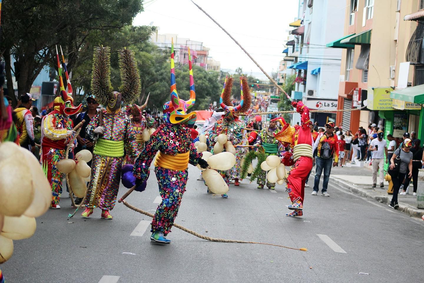 Imponen medida de coerción a segundo hombre vinculado a tragedia con fuegos artificiales durante el carnaval de Salcedo