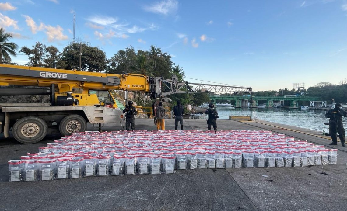 DNCD incauta 1,407 paquetes presumiblemente cocaína en La Romana
