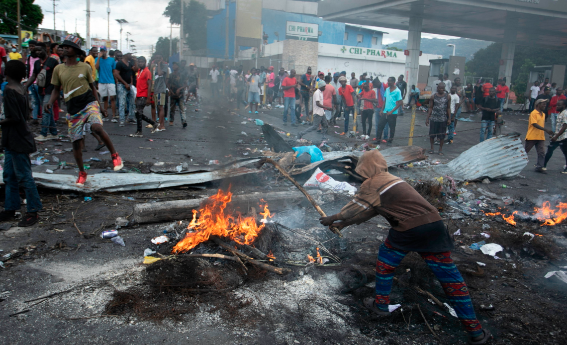 Nuevos ataques de bandas en Haití obligan a extender toque de queda