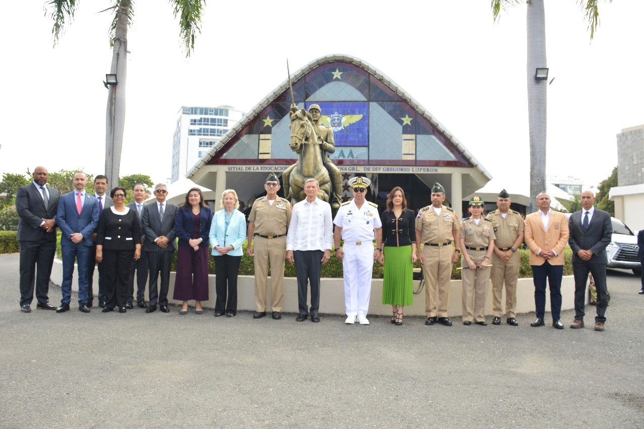 Ministro de Defensa destaca compromiso de FFAA con protección DDHH