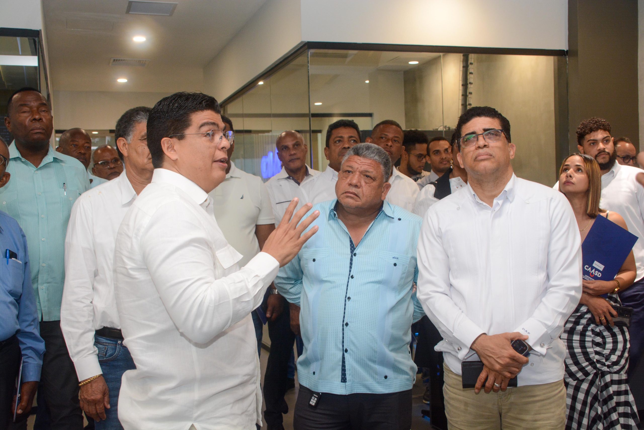 Fellito Suberví se reúne con alcaldes electos del Gran Santo Domingo