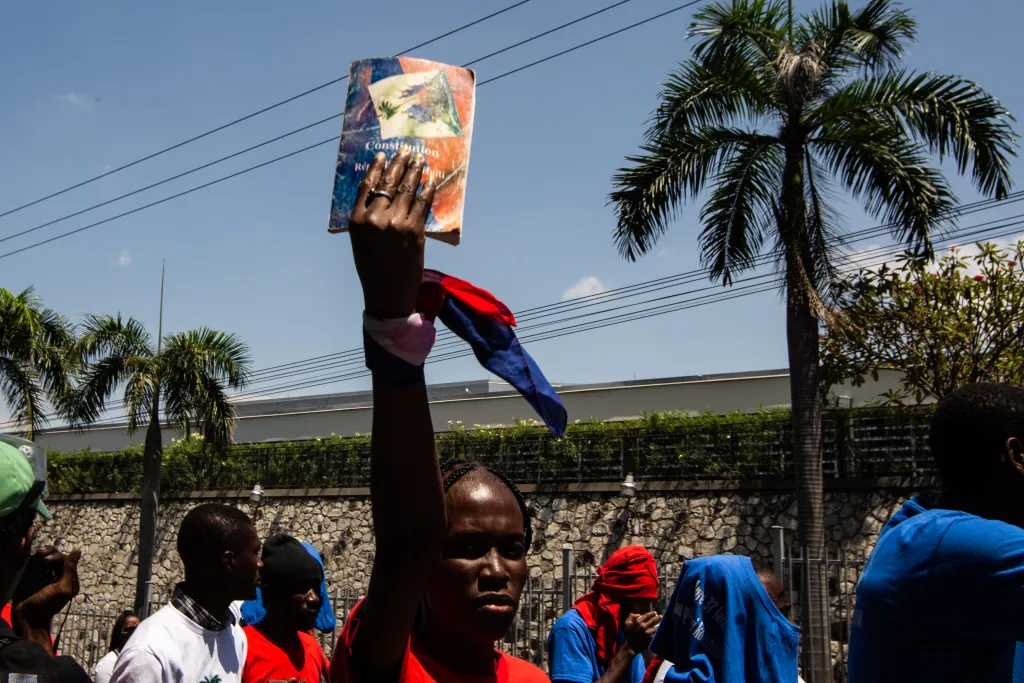 Haití, un punto muerto, a la espera de un Gobierno de transición