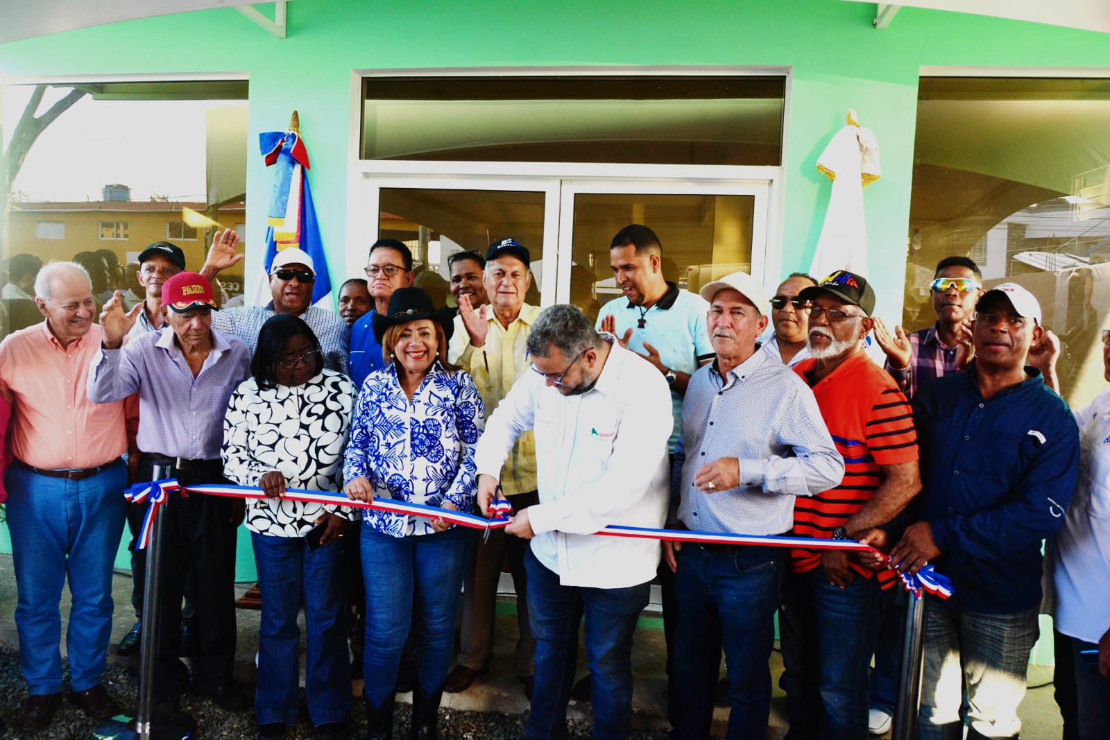 FEDA fortalece sector agropecuario con inauguración de locales en Sabana de la Mar