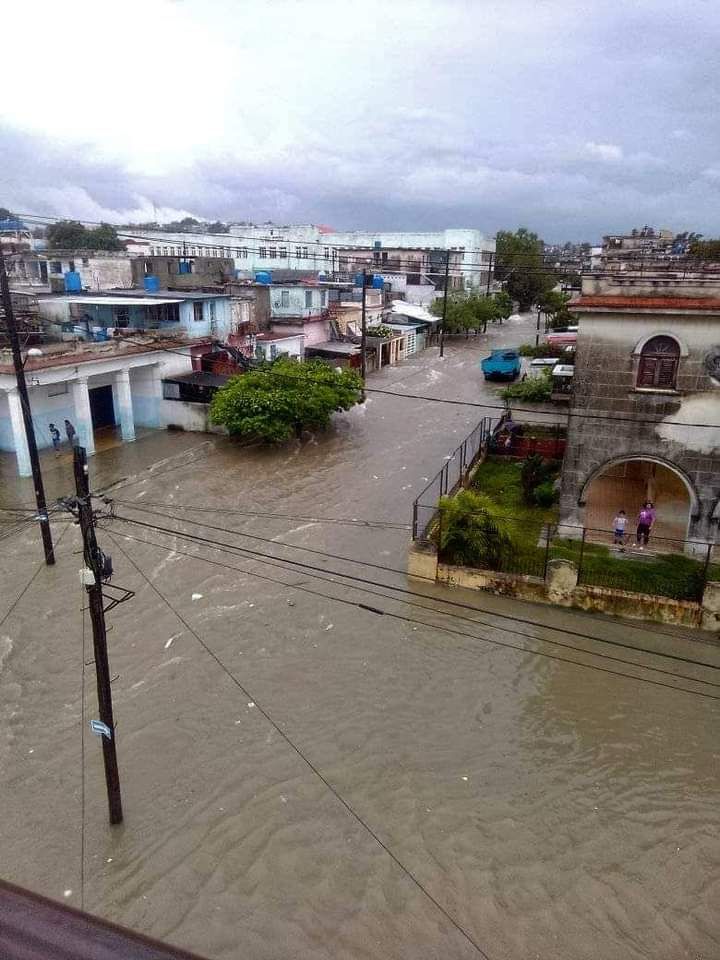 Las lluvias intensas dejan a miles de personas sin electricidad en el occidente de Cuba