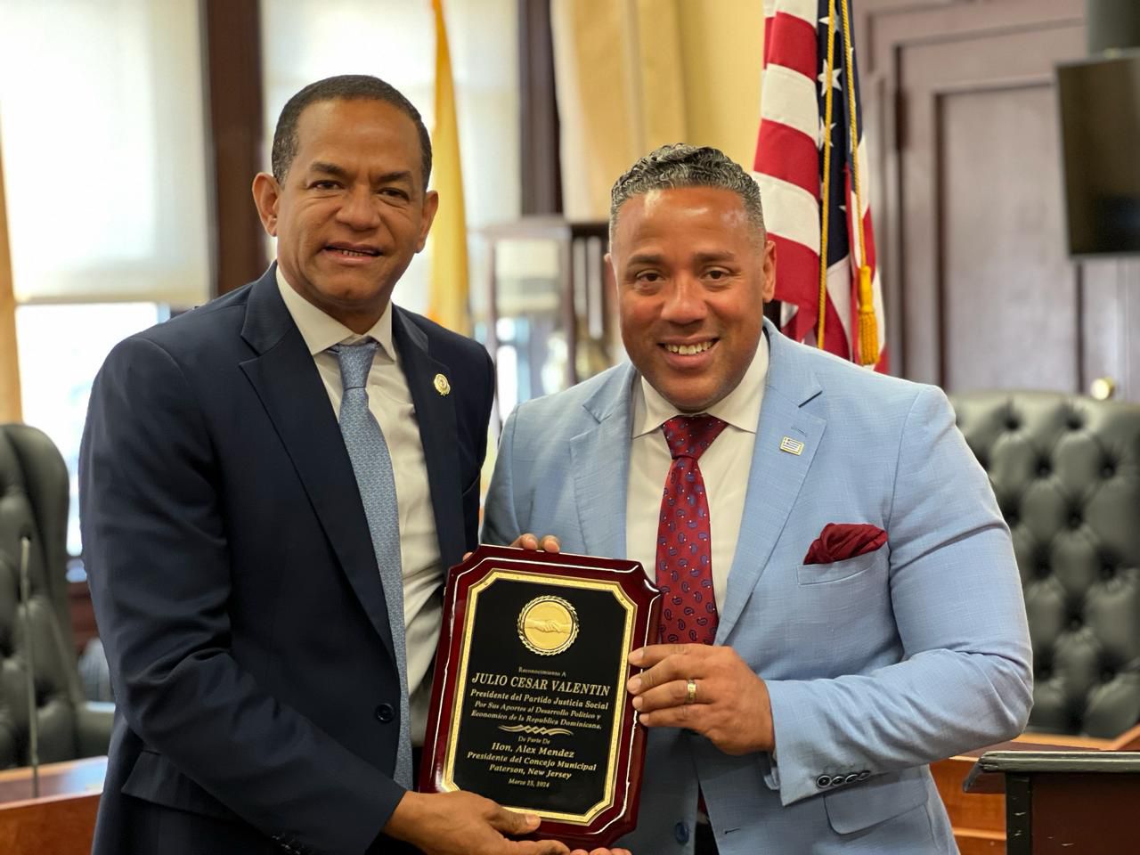 Reconocen a Julio César Valentín en la ciudad de Paterson, EE.UU.