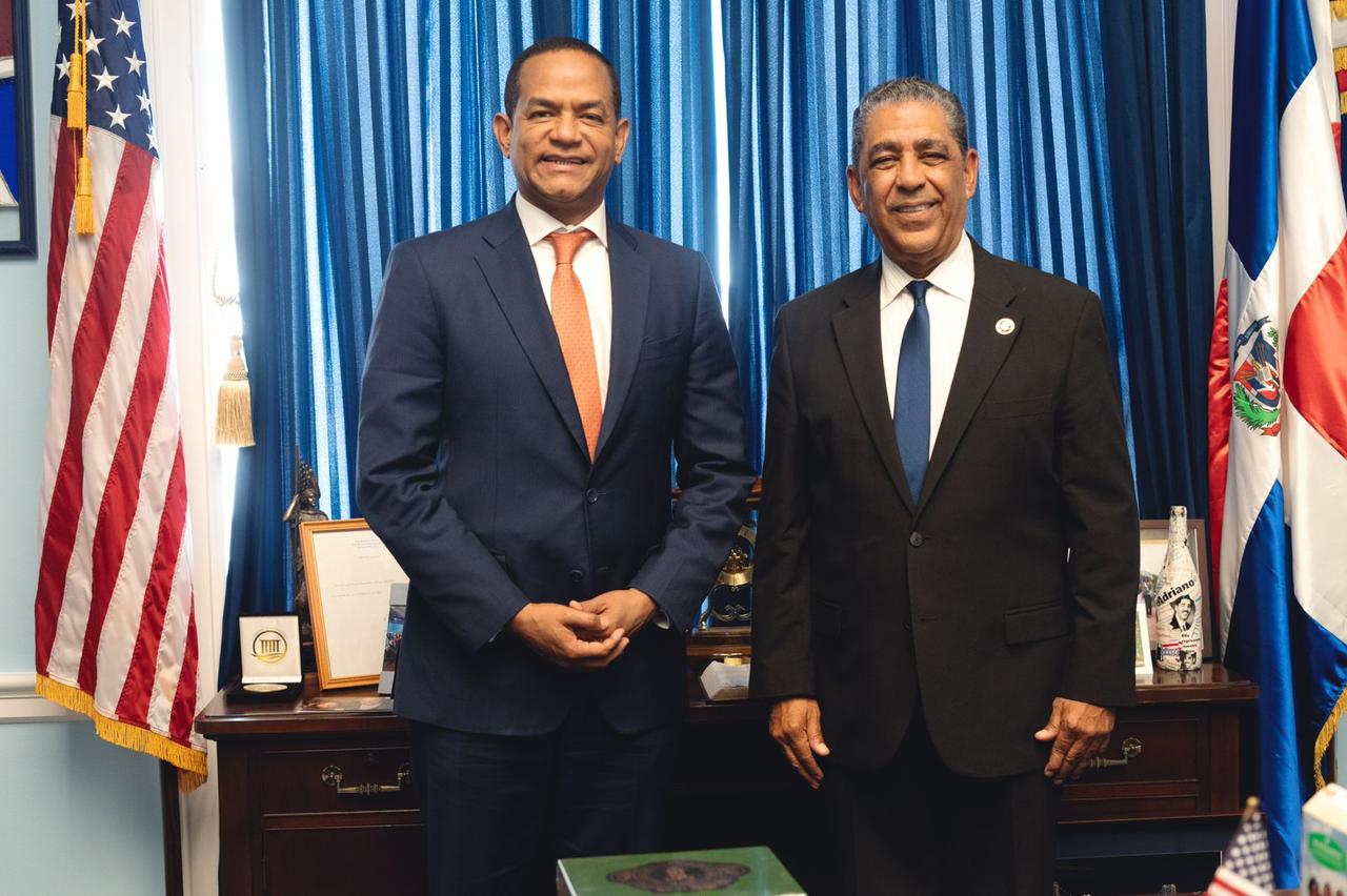 Julio César Valentín se reúne con Embajadora Dominicana y Congresista Adriano Espaillat en Washington