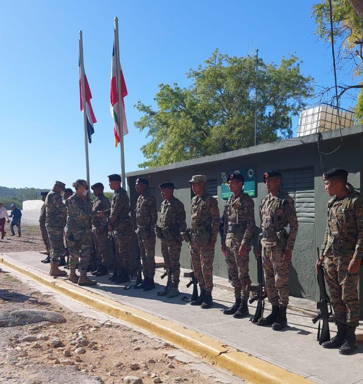 El ministro de Defensa teniente general, Carlos Luciano Díaz Morfa, inició este lunes un recorrido terrestre de sur a norte por la frontera domínico-haitiana