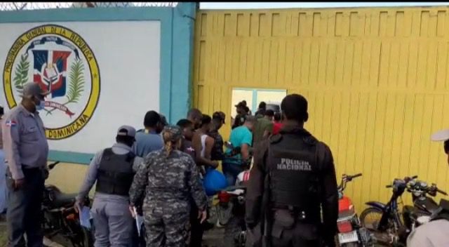 Dos internos en cárcel de Monte Plata resultan heridos en riña