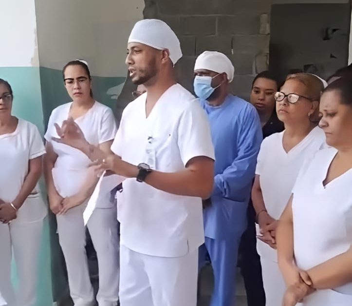 Hospital en Loma de Cabrera continúa sin médicos ni enfermeras