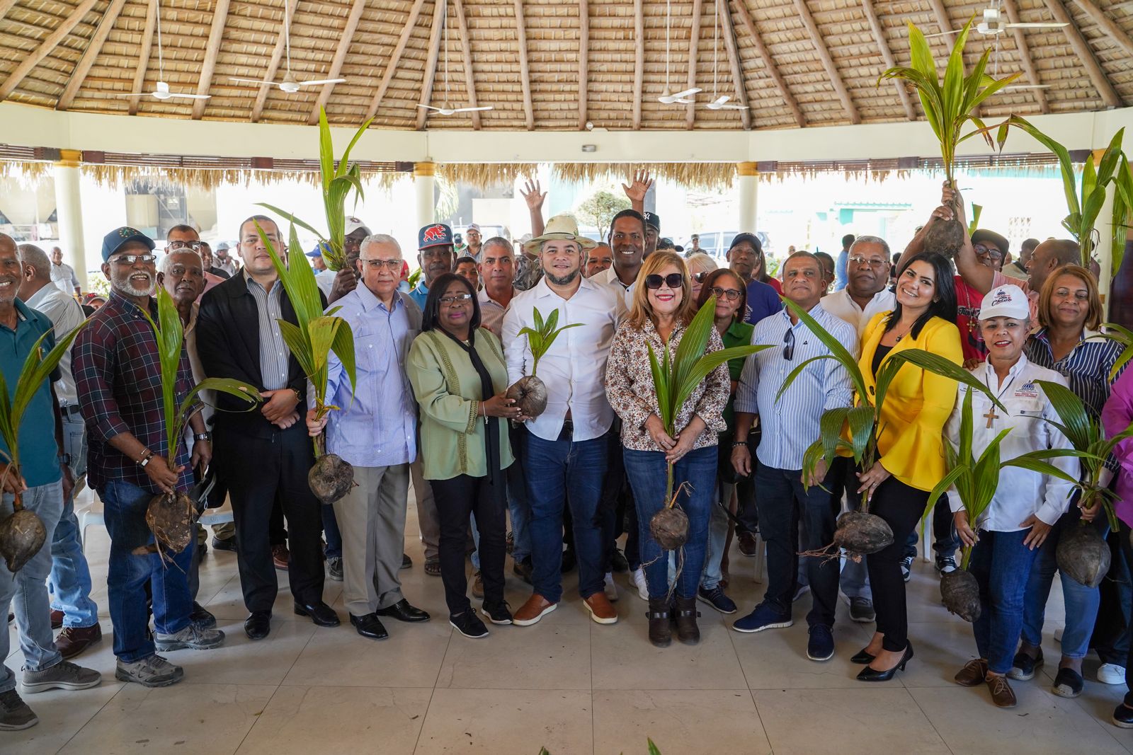 FEDA relanza plan nacional producción de coco