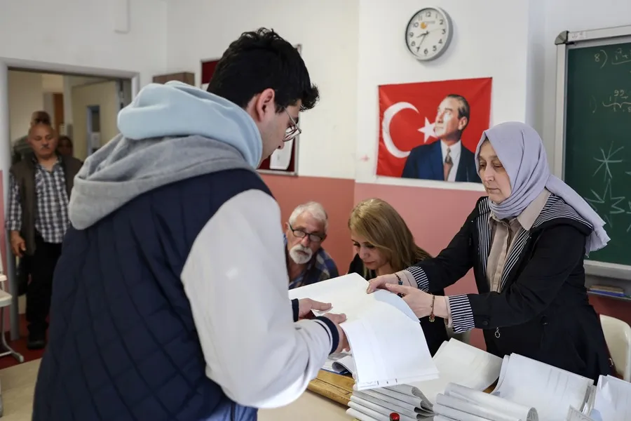 Partido de presidente turco pierde terreno en elecciones municipales de Turquía