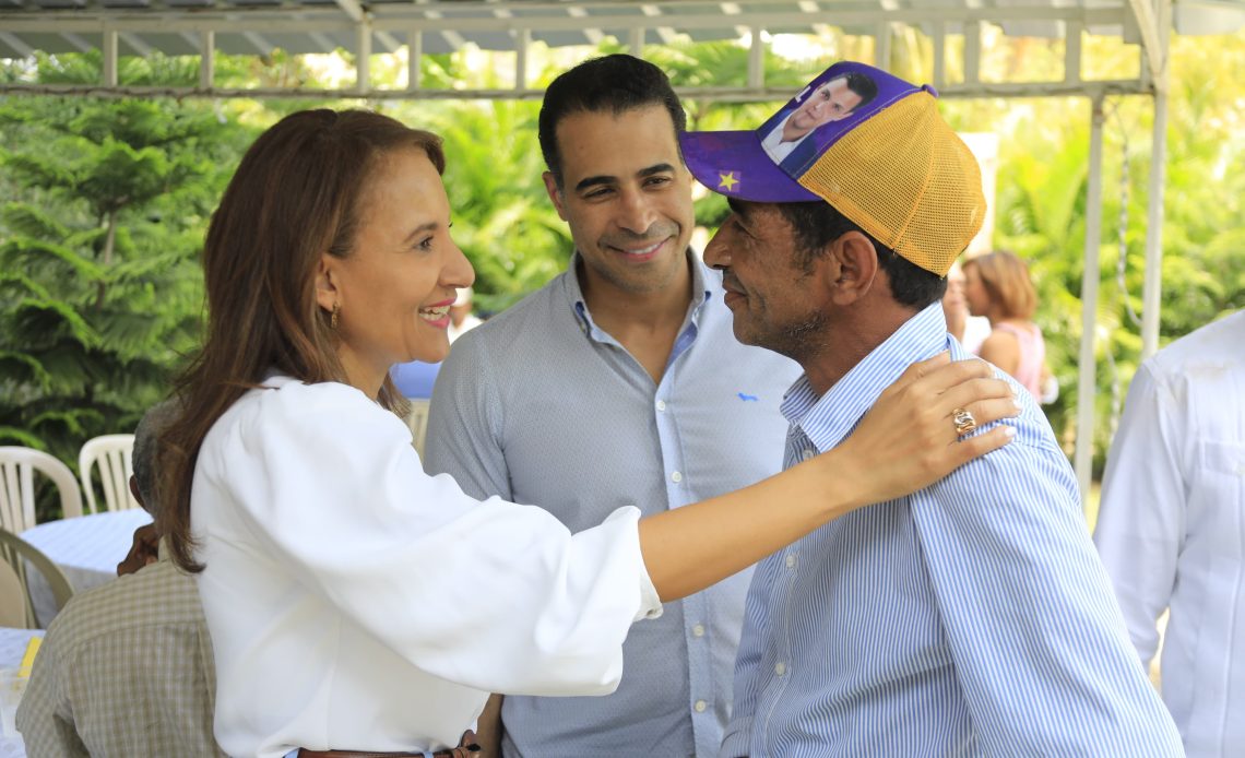Candidata vicepresidencial PLD, Zoraima Cuello, se reúne con dirigentes peledeistas de La Vega.