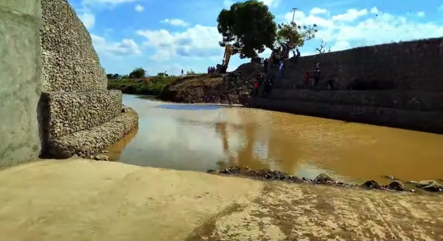Haití abre canal de Juana Méndez y baja caudal del río Masacre