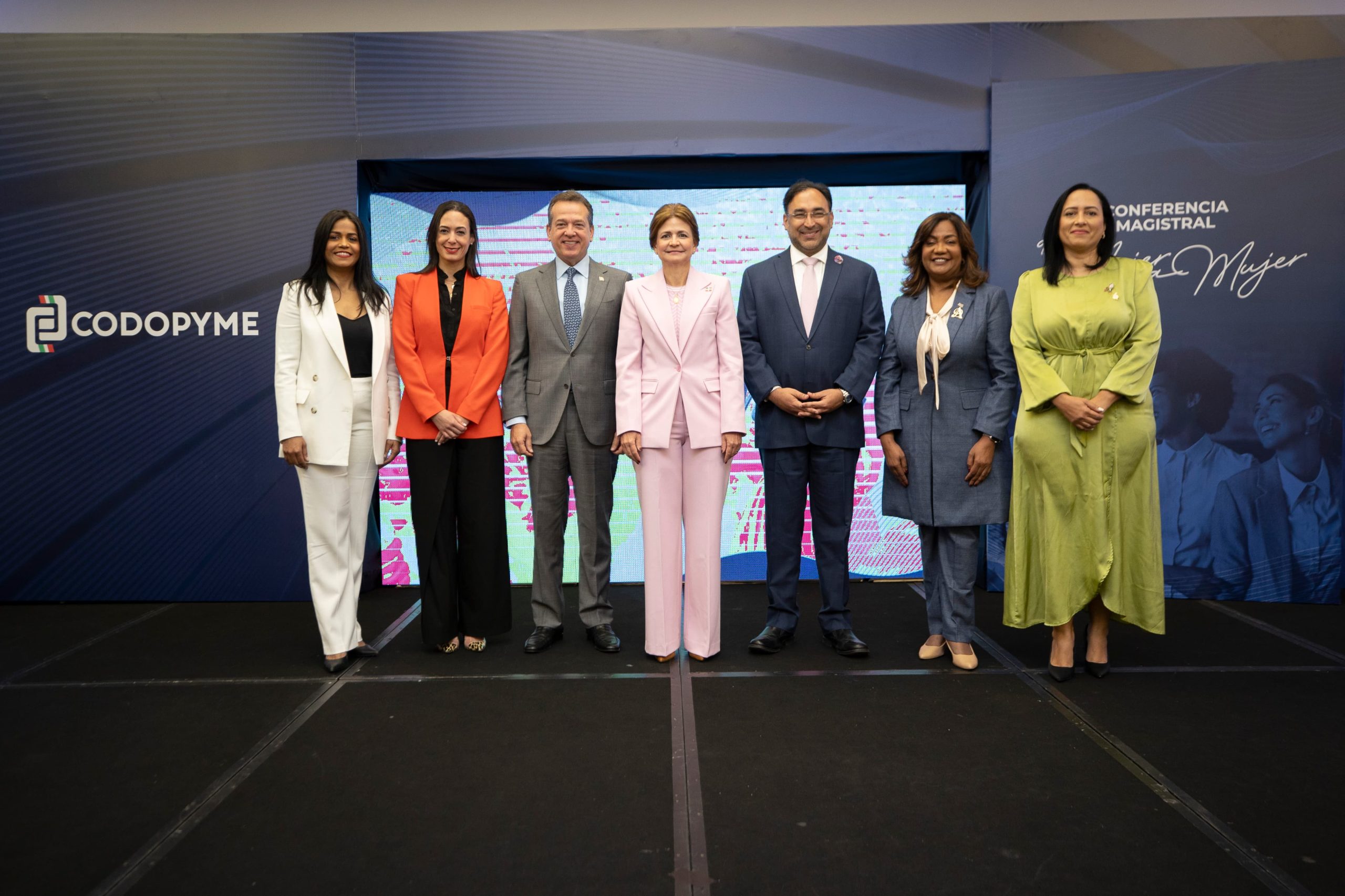 “Cuando una mujer prospera, también lo hace toda la nación”, afirma Raquel Peña