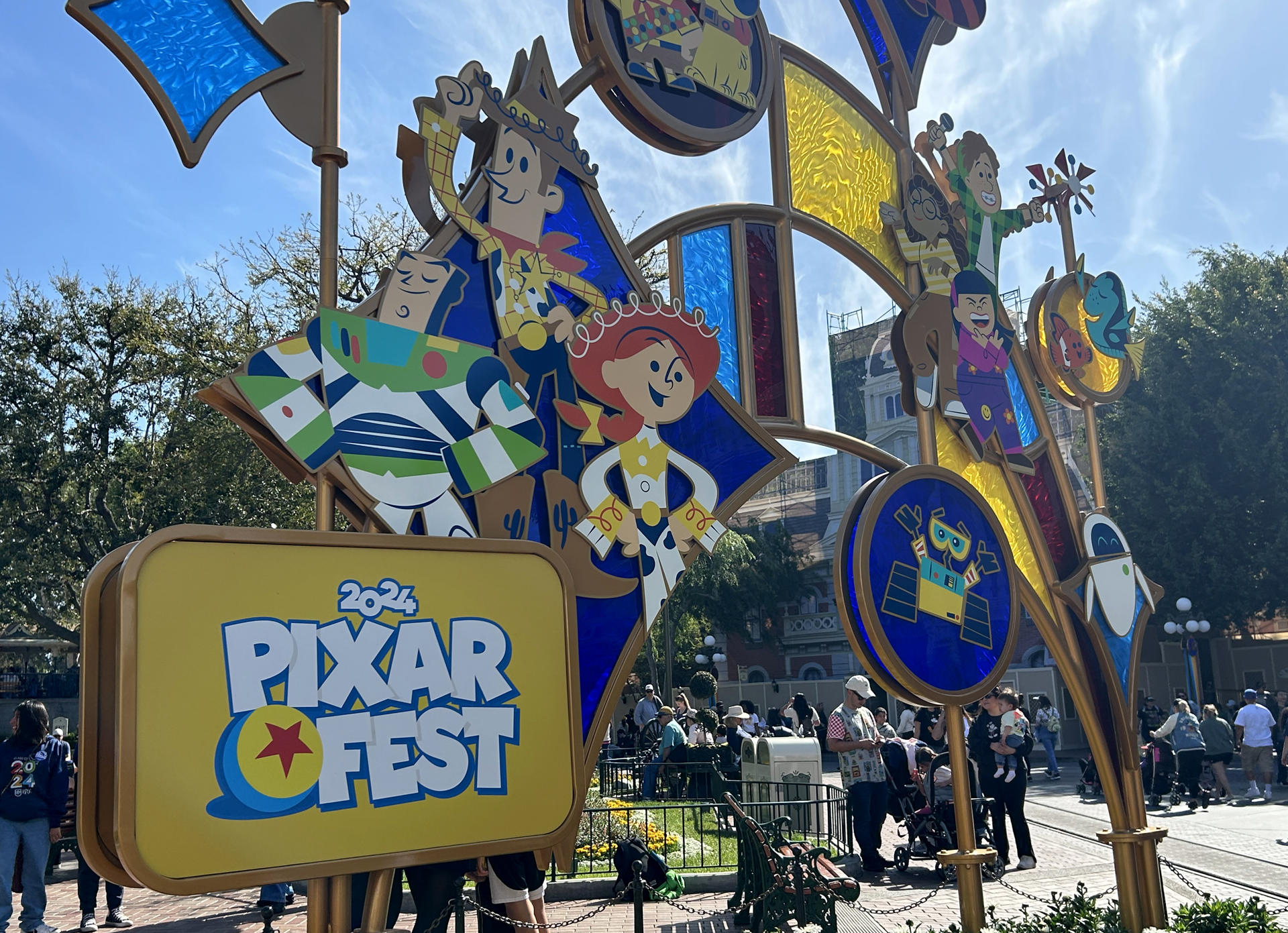 Woody, Buzz Lightyear, Mike Wazowski y Sulley se adueñan de Disneyland en el Pixar Fest