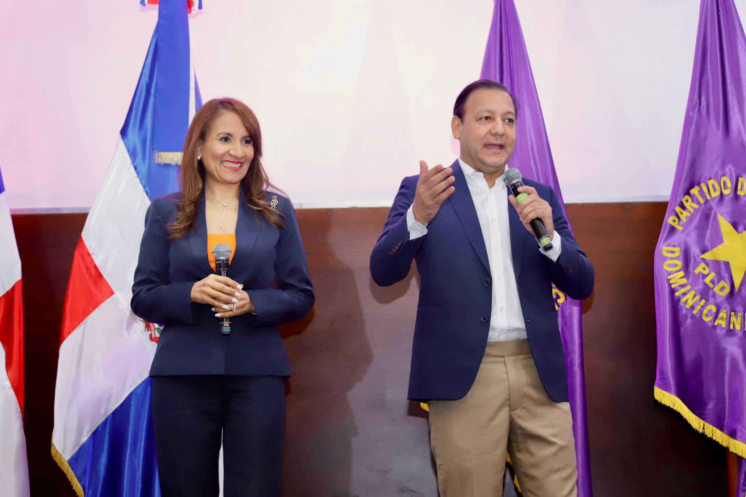 Abel Martínez presenta proyectos a ejecutar de llegar a la presidencia