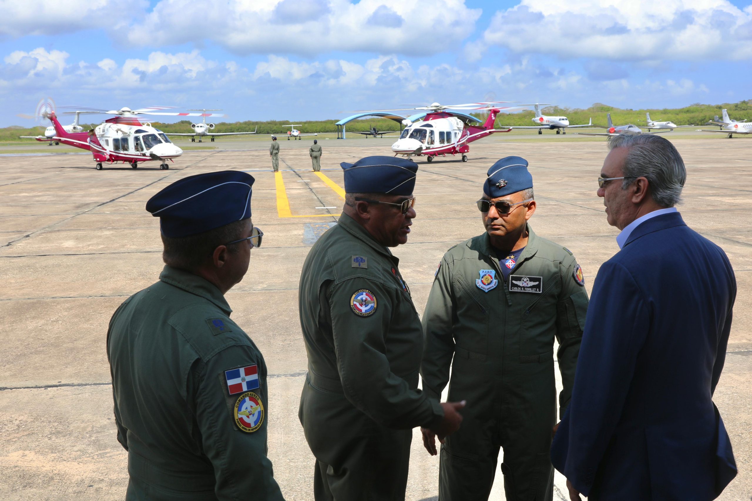 Abinader encabeza ceremonia recibimiento de dos nuevos helicópteros en la FARD