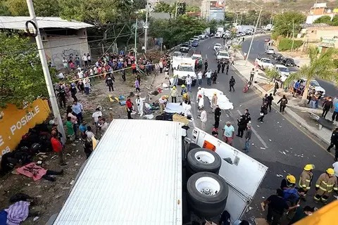 Al menos seis muertos por accidente vial en México; migrante dominicano involucrado