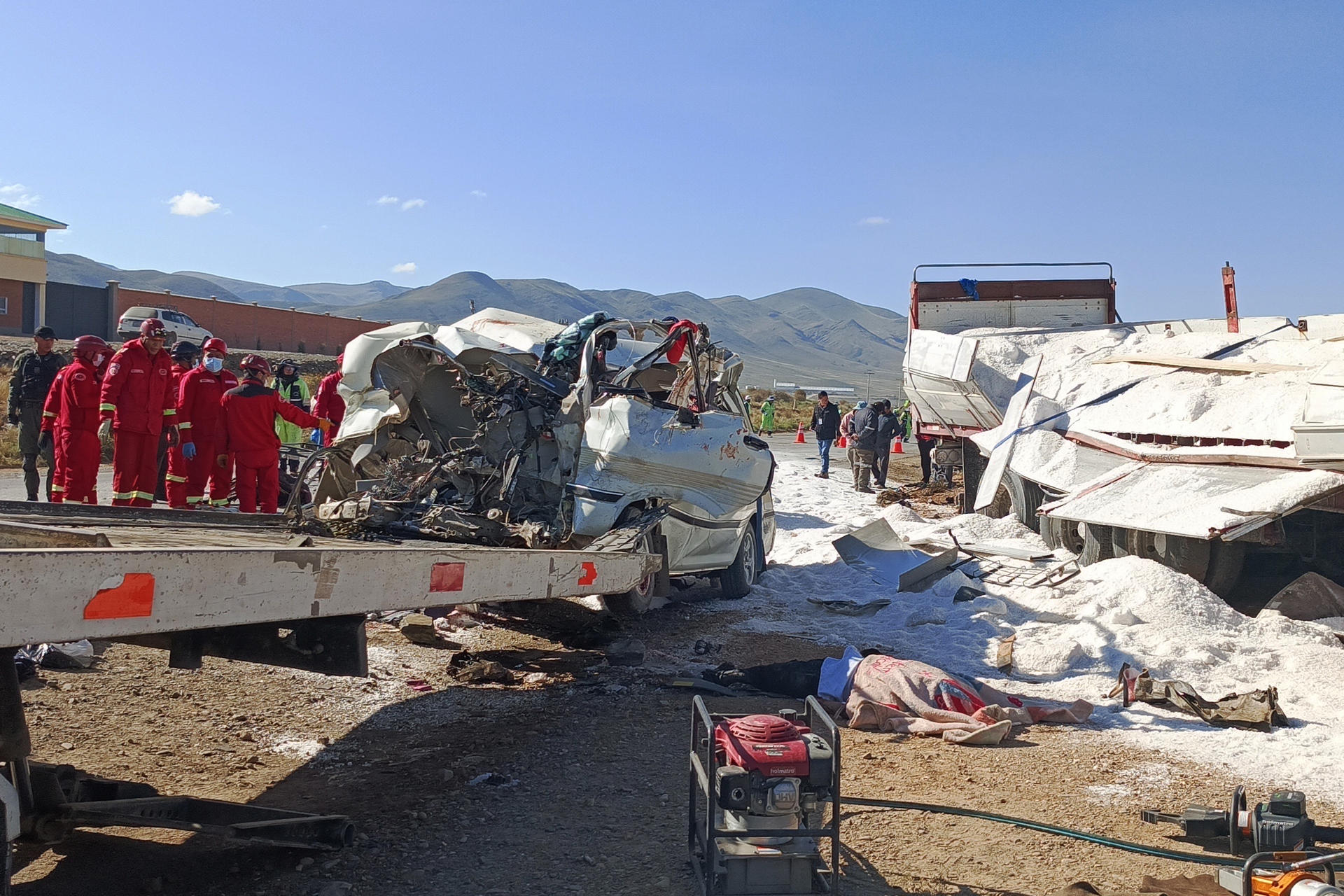 Al menos 14 fallecidos y 2 heridos en un accidente en Bolivia