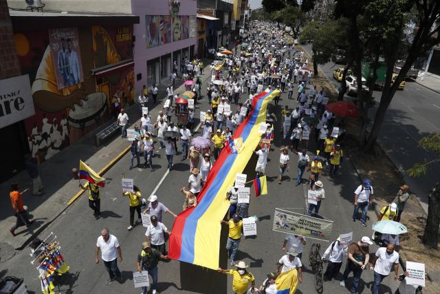 Colombianos protestando