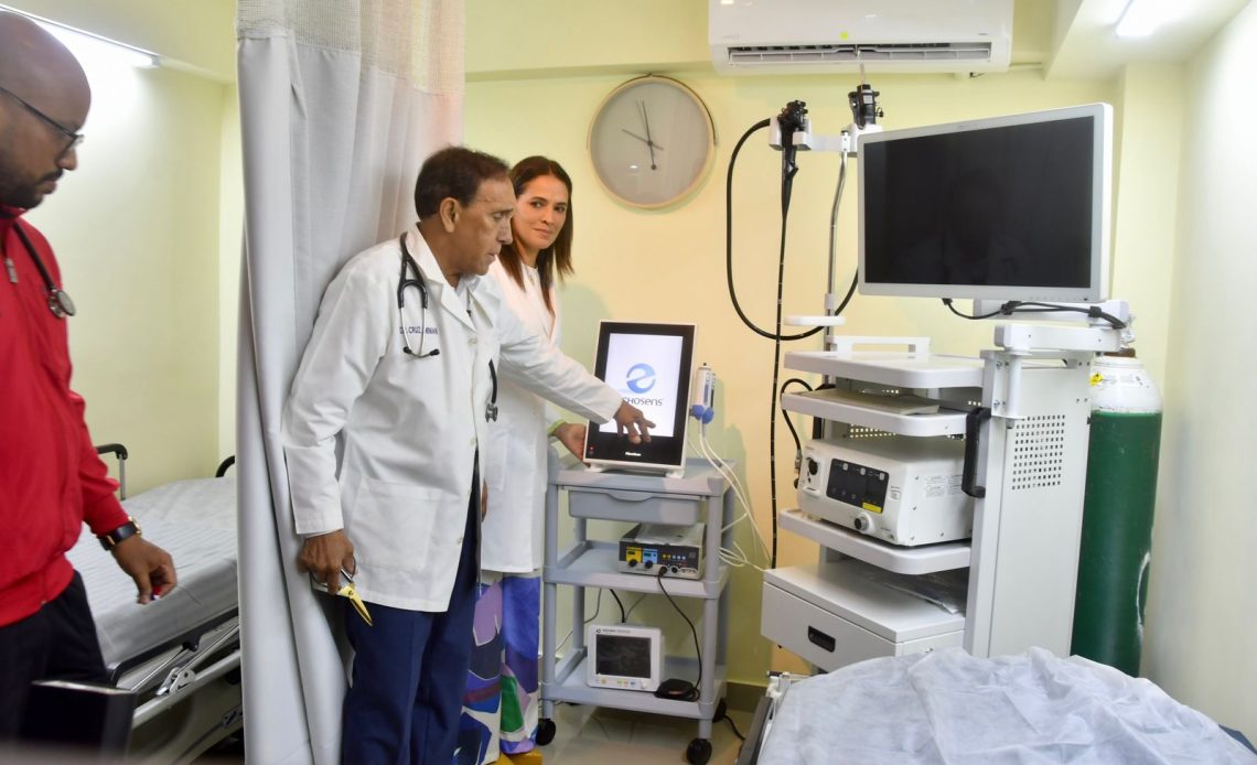 Cruz Jiminián inaugura Unidad de Endoscopia y Hepatología