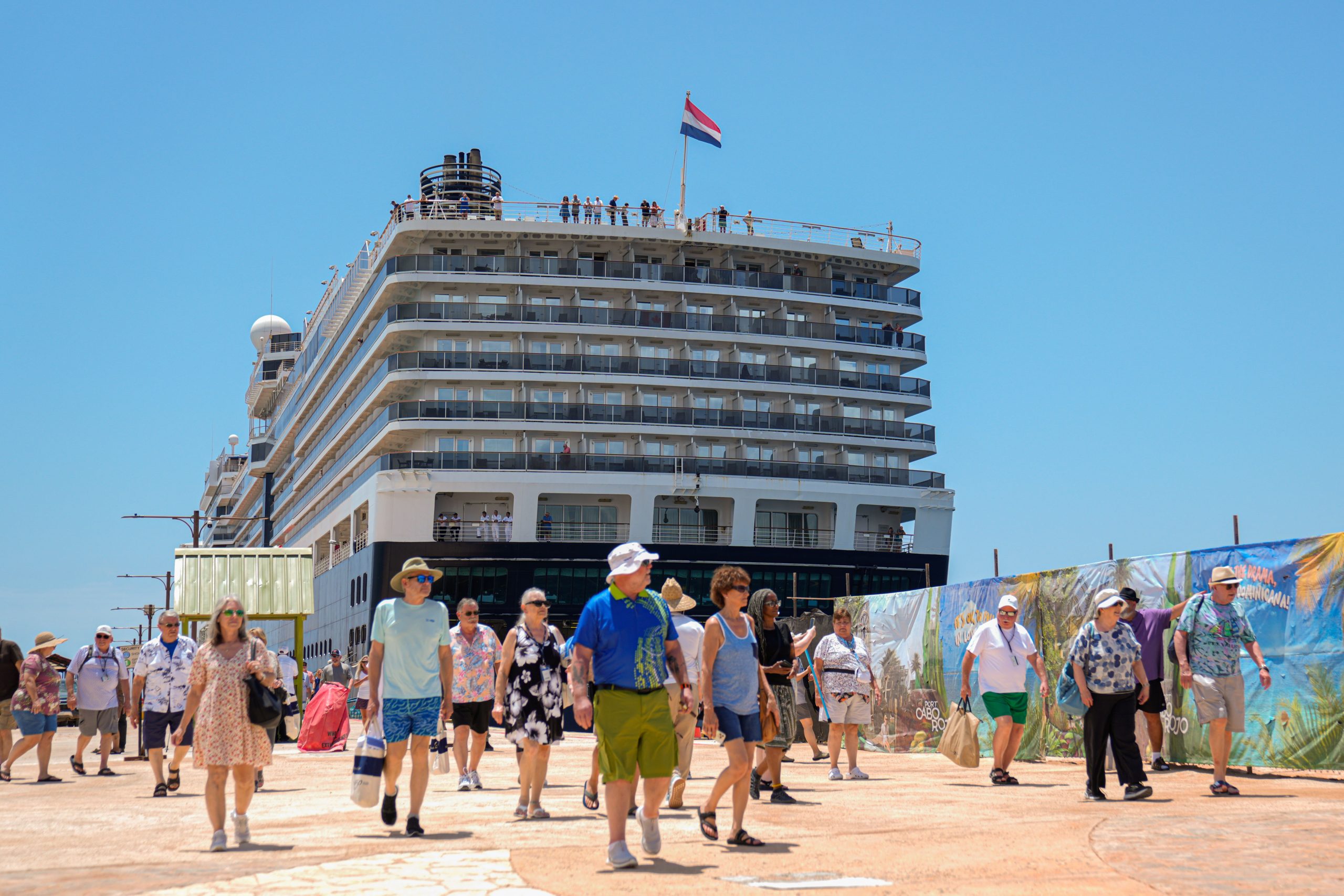 Sur Futuro trabaja junto al Ministerio de Turismo en recepción de cruceristas que visitan Pedernales
