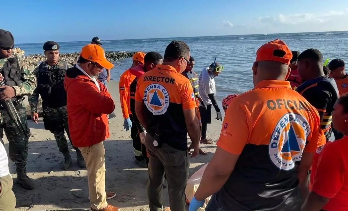Rescatan tercer cuerpo de los desaparecidos en una playa de Puerto Plata