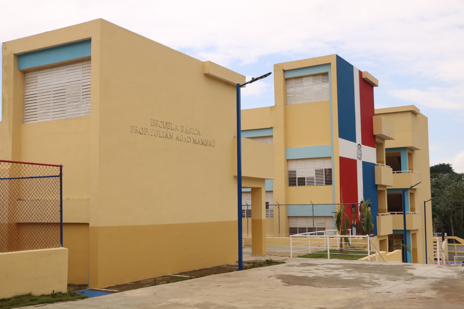 MINERD entrega dos escuelas de básica en la provincia Santo Domingo