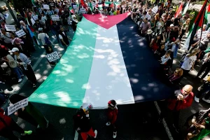 Miles de personas se manifiestan en toda España para pedir un alto el fuego en Palestina