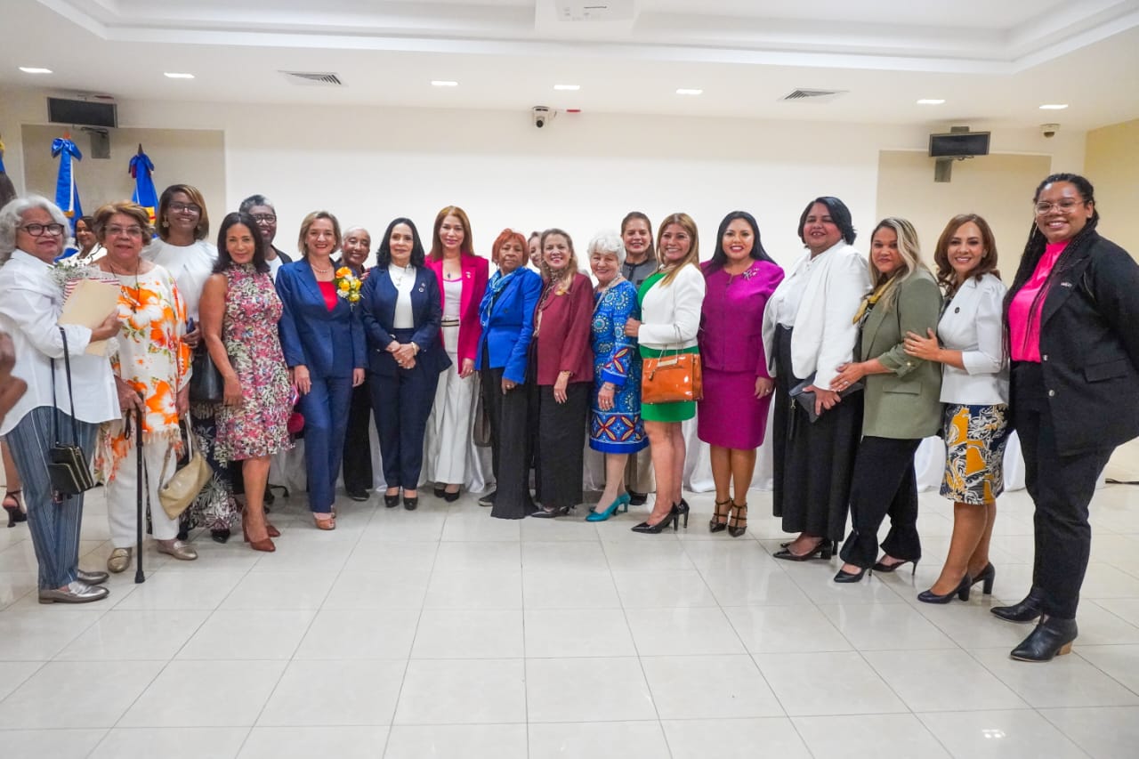 PARLACEN realiza conferencia sobre participación política de la mujer