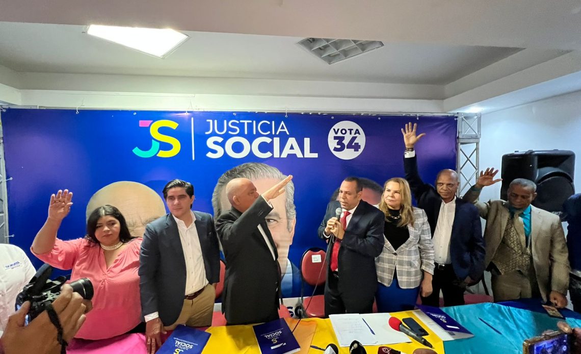 Juramentan presidente municipal de Justicia Social en Santiago