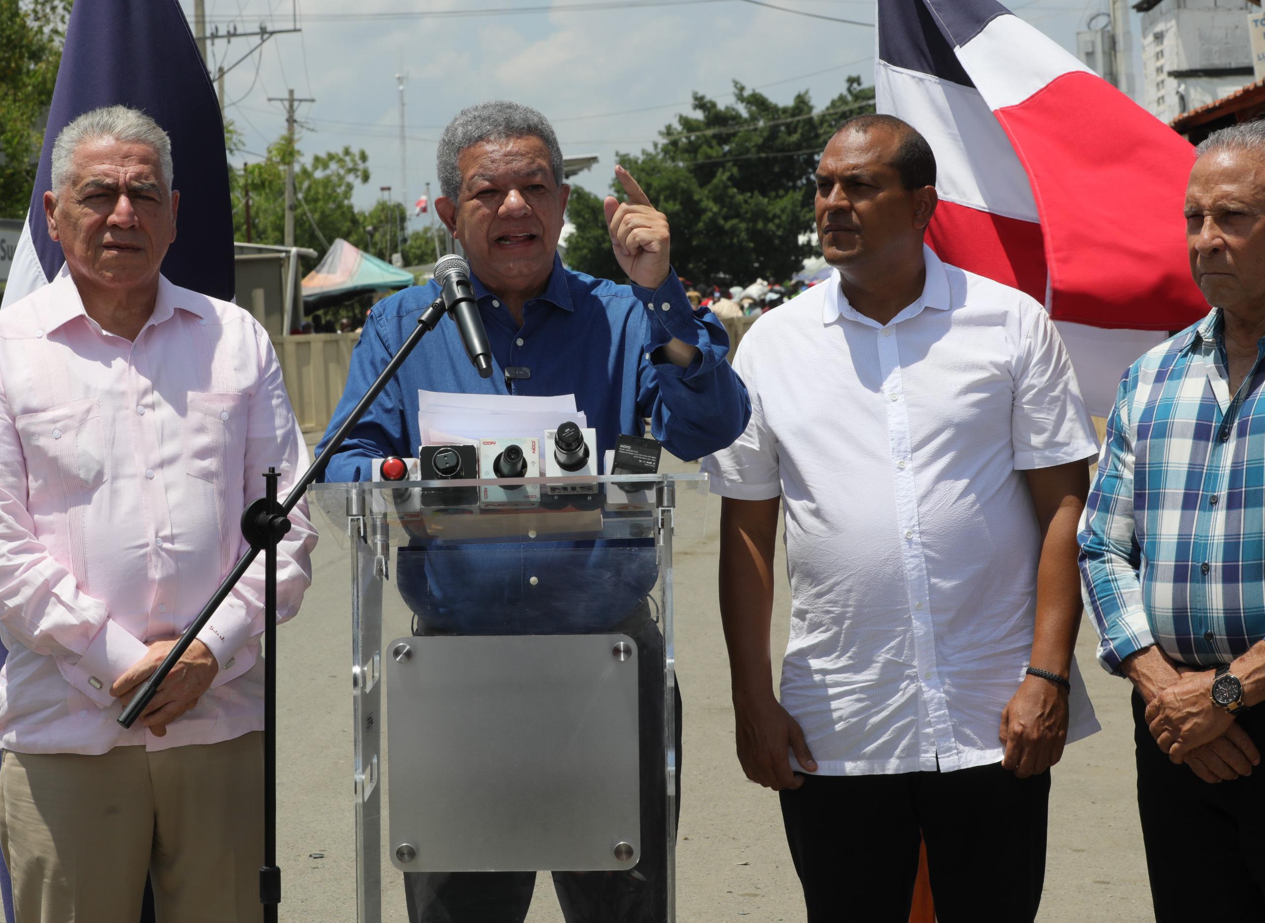 Leonel visita la frontera y arremete contra Amnistía Internacional y ACNUR