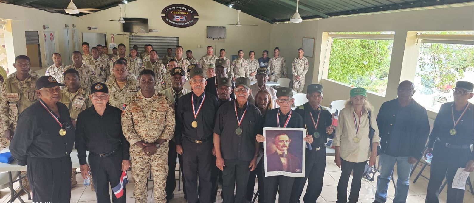 Ex militares constitucionalistas rinden homenaje a soldados vigilan frontera