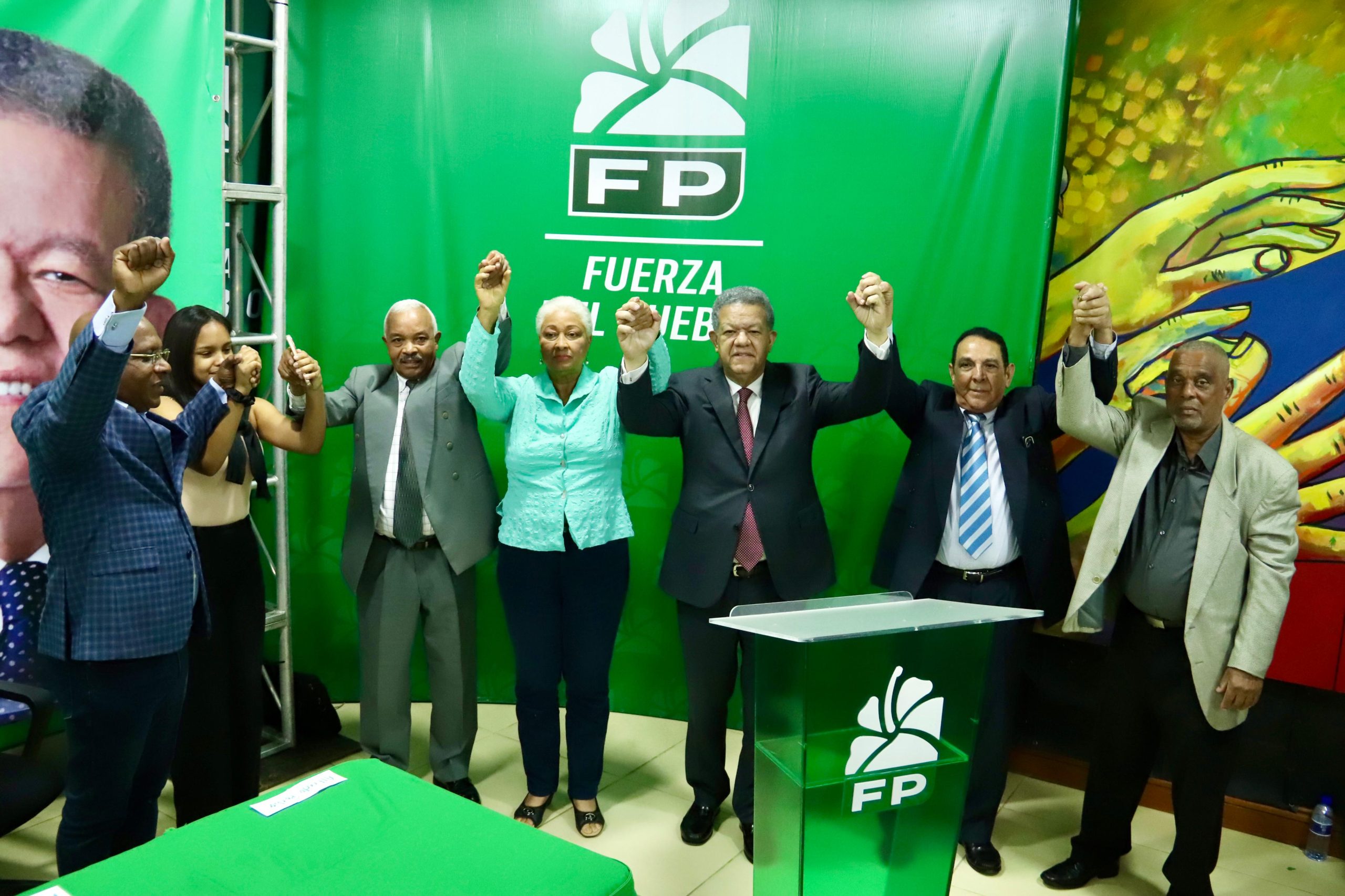 Dirigentes del PRI pasan a apoyar a Leonel Fernández