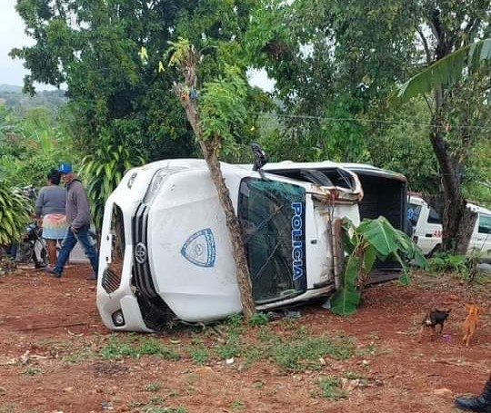 Unidad de la Policía Nacional en Rincón de las Galeras sufre accidente