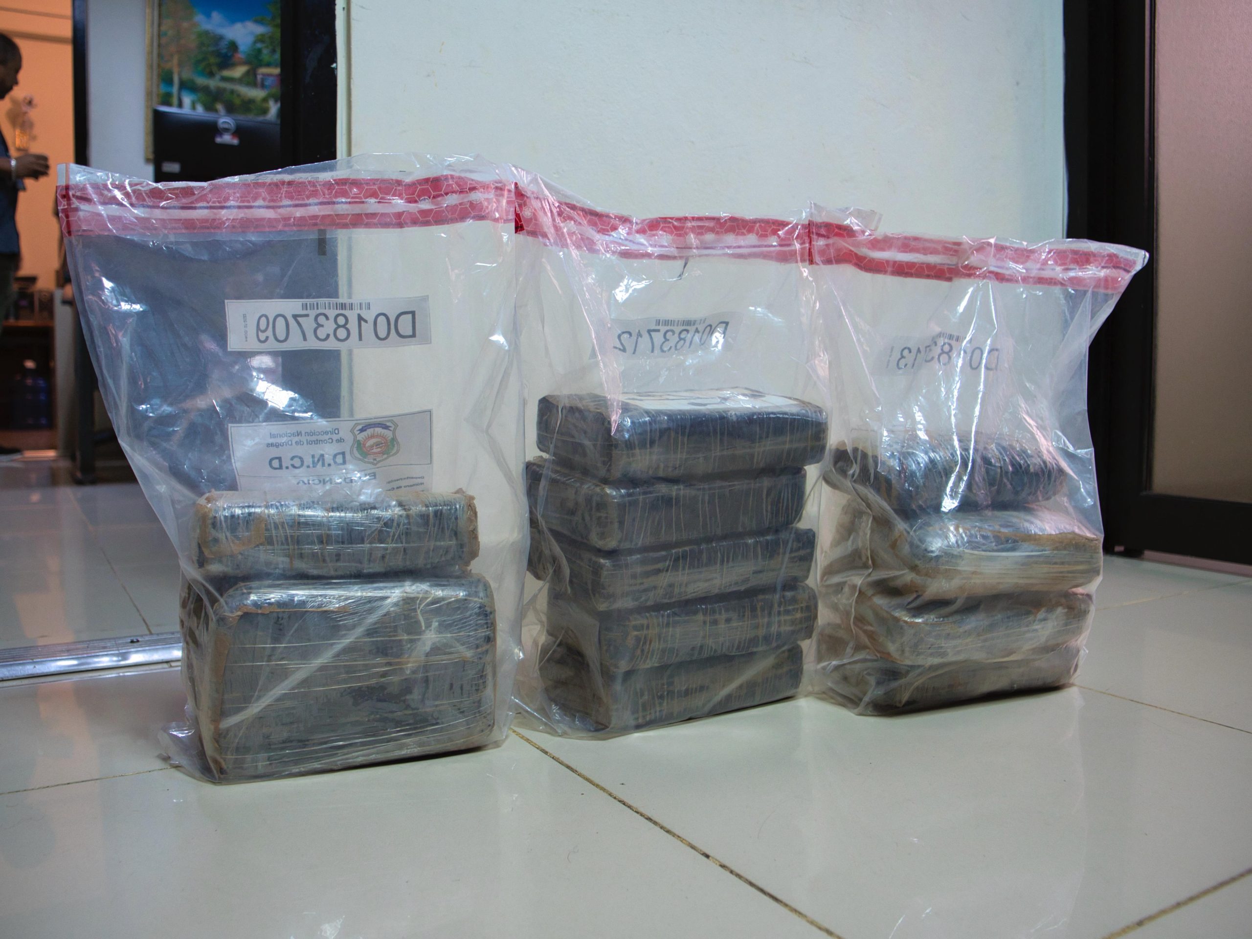Apresan dos hombres en Barahona con 14.000 gramos presumiblemente cocaína