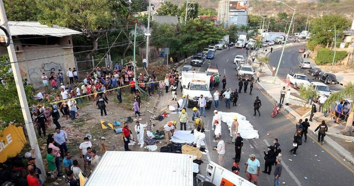 Dominicanos y ecuatorianos pierden la vida en accidente vial en México