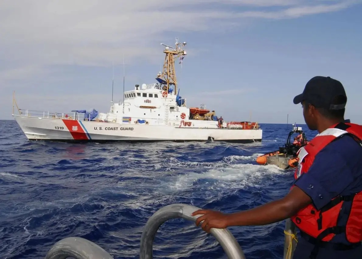 Detienen a 96 migrantes dominicanos y 7 haitianos cerca de aguas de Puerto Rico