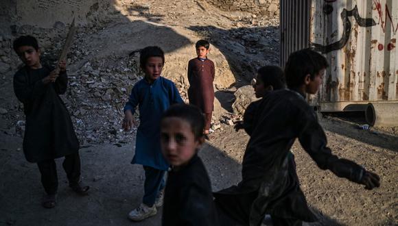 Mueren nueve niños al explotar munición de guerra con la que jugaban en Afganistán