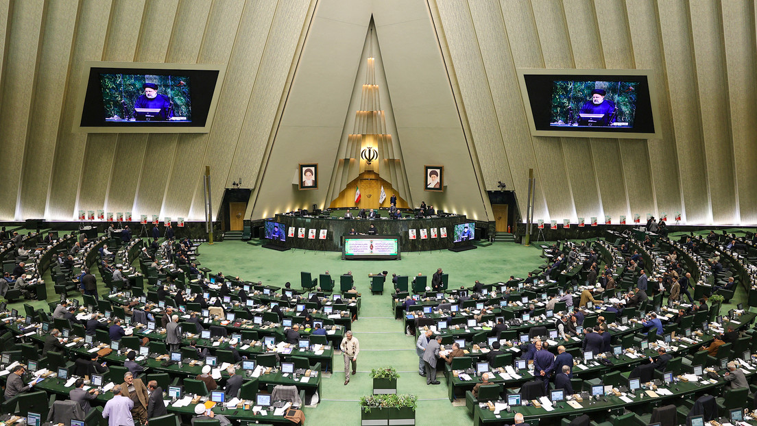 Parlamento Irán