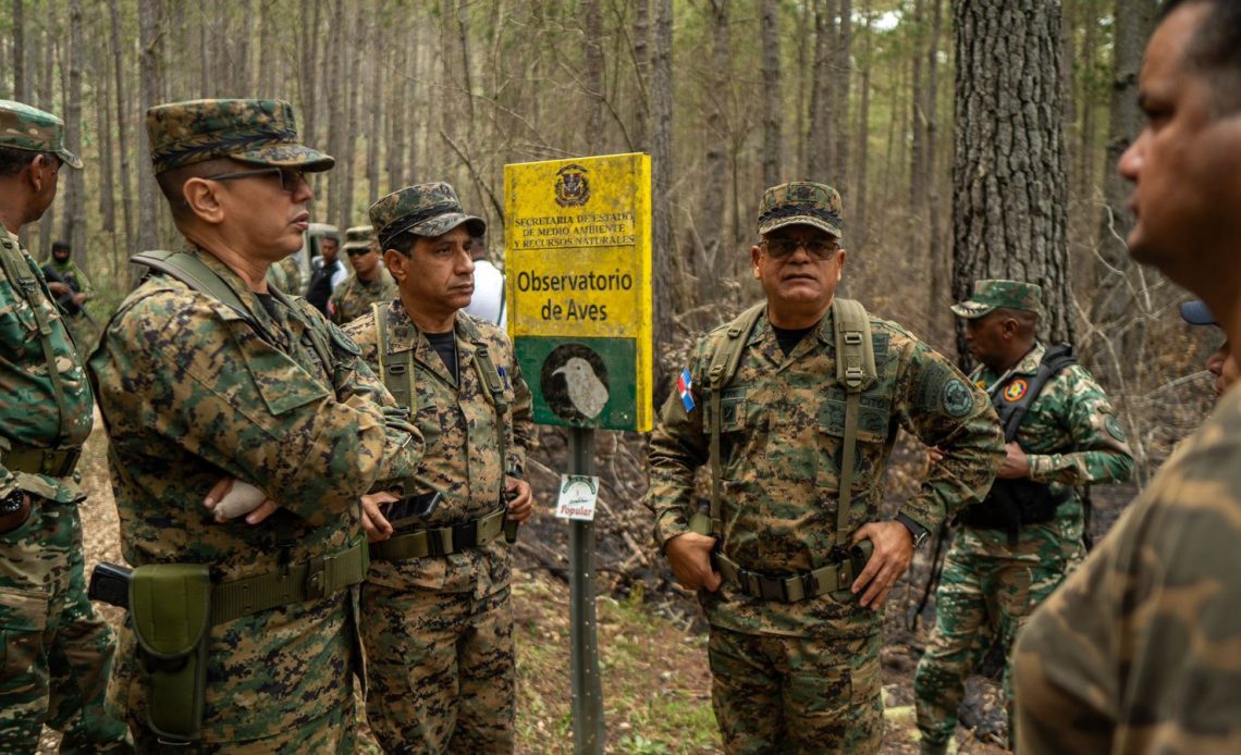 Comandante del Ejército realiza recorrido en distintos puestos de la línea fronteriza