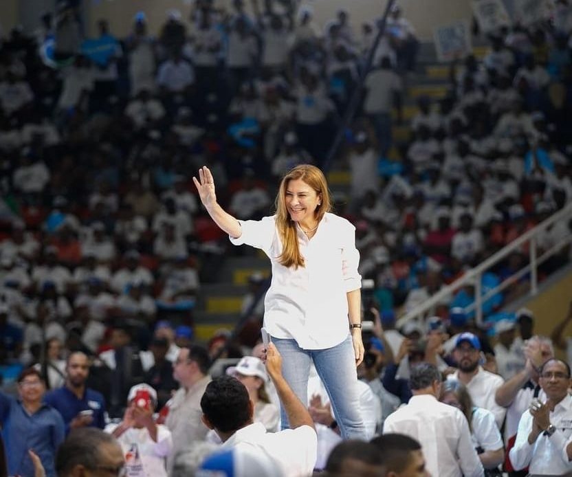 Carolina Mejía: "Por amor a SD, Guillermo senador y por amor a RD yo voto por Luis"