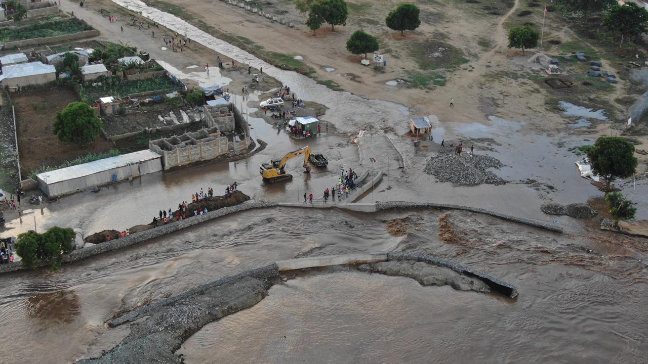 Lluvias en últimas 48 horas afectan considerablemente canal haitiano en el río Masacre