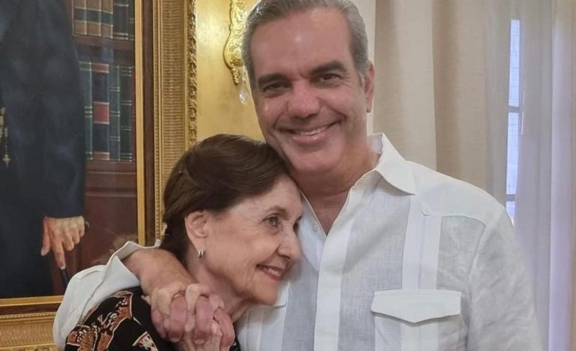 Luis Abinader y su madre