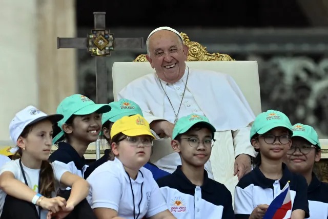 Niños y el Papa