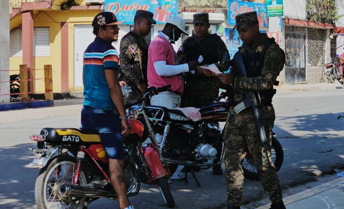 PN realiza operativo garantizar seguridad y detener robos de motocicletas, en Samaná