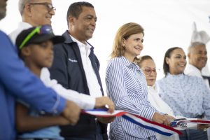 Raquel Peña entrega infraestructuras clave para salud y deporte en Santiago y Bonao